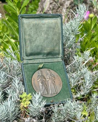 ✨Fête patronale de Sartène – Saint Côme et Damien ✨

Aujourd’hui, nous honorons nos saints patrons, Saints Côme et Damien, médecins et martyrs, protecteurs de notre ville et de ses habitants.
Symbole de foi, de partage et de fraternité, cette fête rassemble chaque année les Sartenais et amis venus célébrer nos traditions. 🙏 

#Sartène #SaintComeEtDamien #Tradizioni #Patrimoine #Corse #aubergeusirenu #usirenu #usirenusartene #fetepatronale